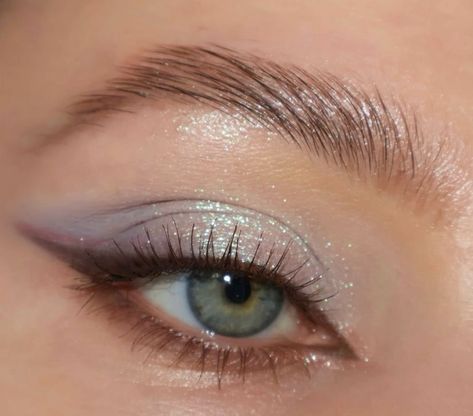 Fearless Inspired Makeup, Natural Eye Makeup For Blue Eyes, Ball Makeup, Natural Summer Makeup, Eye Makeup Images, Concert Makeup, Glitter Makeup Looks, Light Makeup Looks, Prom Eye Makeup