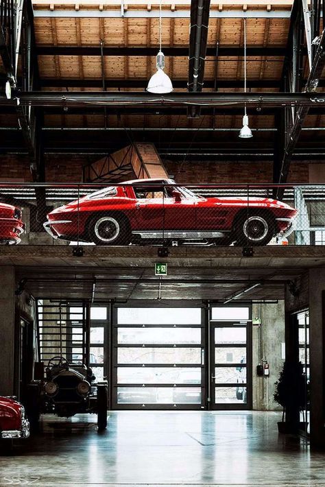 Garage Loft, Cool Garages, Car Showroom, Garage Shop, Garage Gym, Man Cave Garage, Old Car, Garage Design, Dream Garage