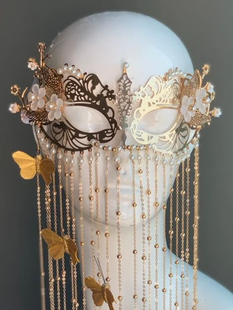 Mascarade Party Aesthetic, Immortal Aesthetic, Masquerade Aesthetic, Royal Hairstyles, Accessories Design Sketch, Masquerade Outfit, Butterfly Mask, Ball Mask, Headpiece Jewelry