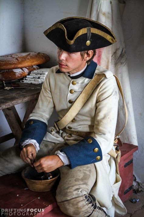 Century Uniforms, Wwii Uniforms, Colonial Art, Historical Warriors, 18th Century Clothing, Historical Armor, Historical Reenactment, Western World, French Army