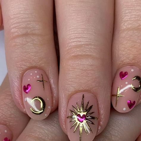 🌈 𝗥𝗮𝗶𝗻𝗯𝗼𝘄 𝗡𝗮𝗶𝗹𝘀 𝗣𝗹𝘆𝗺𝗼𝘂𝘁𝗵 💅🏼 on Instagram: "Heart starbursts 💖 always love a chrome detail! @magpie_beauty Elizabeth & Marilyn 🌟" Sagrado Corazon Nails, Layered Heart Nails, Chrome Heart Nails Designs, Sacred Heart Nails, Love Heart Nails, Nails Hearts, Cherry Red Nails, Nail Color Designs, Eclipse Of The Heart