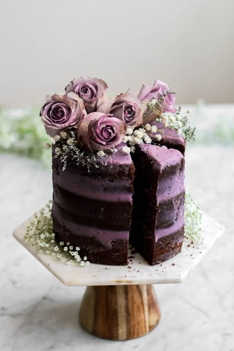 Constellation Inspiration: Malted Chocolate Cake with Lavender Oolong Buttercream Cake With Lavender, Brownie Desserts, Creative Cake Decorating, Wedding Cake Rustic, Naked Cakes, Oreo Dessert, Gorgeous Flowers, Savoury Cake, Fancy Cakes