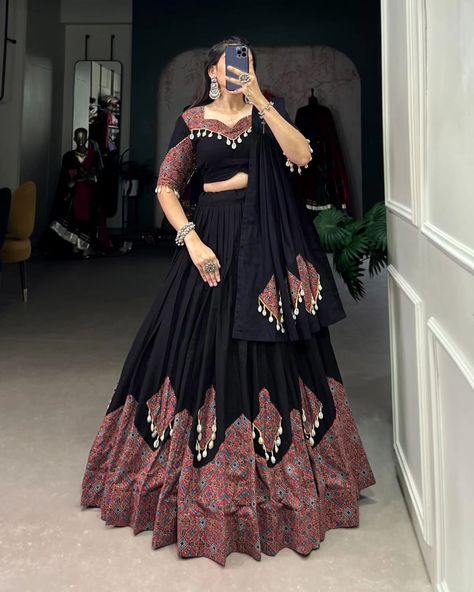 Rate : 2750 #apex__outfit Classic Navratri Style: Pure Cotton Chaniya Choli with Printed Design and Cowrie Lace 🖤 Lehenga (Stitched) : Lehenga Fabric : Pure Cotton Lehenga Work : Plain With Printed And Cowrie (Kodi) Lace Touch Up Lehenga Waist : Support Up To 42 Lehenga Closer : Drawstring With Zip Stitching : Stitched With Canvas And Full Inner Length : 41 Flair : 6 Meter Inner : Micro Cotton Blouse (Stitched) : Blouse Fabric : Pure Cotton (Fully Stitched) Blouse Work : Plain With Printe... Lace Lehenga, Cotton Chaniya Choli, Zip Stitching, Cotton Lehenga, Ed Design, Stitched Lehenga, Stylish Party, Stylish Party Dresses, Chaniya Choli