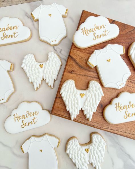 Sweet angel on his way.! #babyshowercookies #galletasdecoradas #galletaspersonalizadas #sugarart #edibleart #royalicingcookies #sugarcookies #cookiesofinstagram #sentfromheavencookies #angiesweetcreations A Little Peace Of Heaven Baby Shower Theme, Little Piece Of Heaven Baby Shower Theme, White And Gold Gender Reveal, Angel Baby Shower Theme, Heaven Baby Shower Theme, Heaven Sent Baby Shower Theme, Heaven Party, Heavenly Cookies, Dream Walker