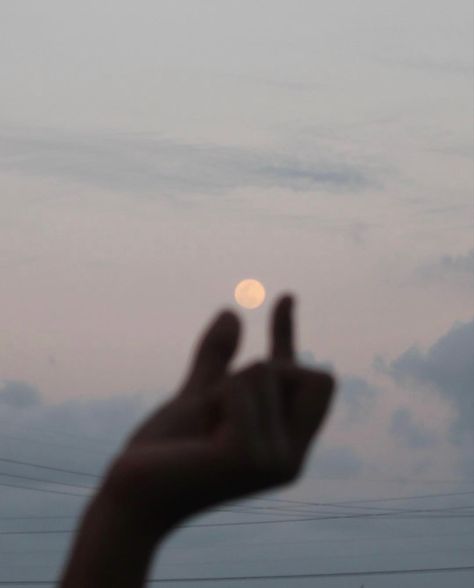 Madison Core, Pretty Camera, Hannah Core, Tumblr Grunge, Moon Photo, Sky Night, Aesthetic Pastel, Photo Photography, The Moon