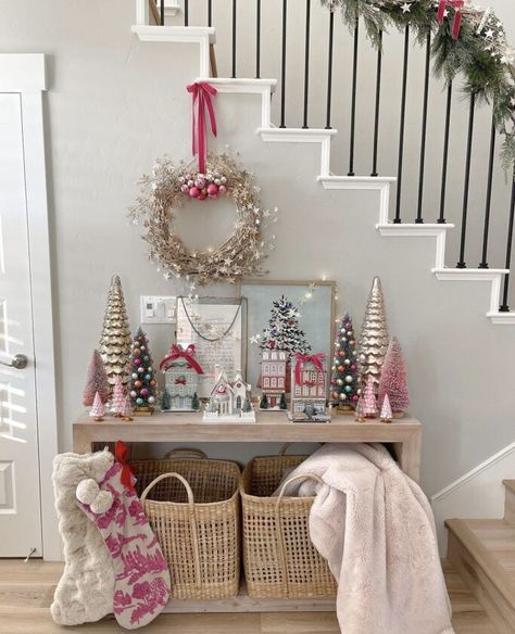 Deco Pastel, Cozy Christmas Decor, Pink Xmas, Preppy Christmas, Christmas Decor Inspiration, Pink Christmas Decorations, Christmas Room Decor, 12 December, Christmas Feeling