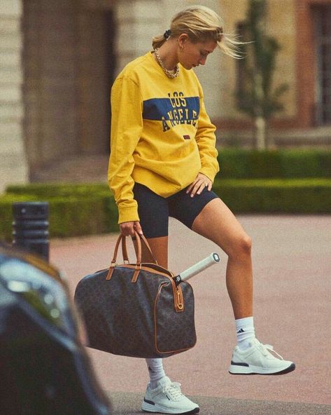 Outfit Sporty, Hailey Baldwin Style, Womens Cycling Clothes, Tennis Outfits, Princes Diana, Tennis Fashion, Fashion Fail, Old Money Style, Money Aesthetic