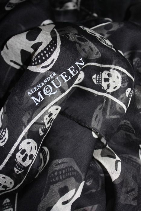 Alexander McQueen Alexander Mcqueen Skull Scarf, Mcqueen Scarf, Skull Scarf, Black Board, Mcq Alexander Mcqueen, Scarf Fashion, Skull Fashion, Circle Scarf, Pashmina Scarf