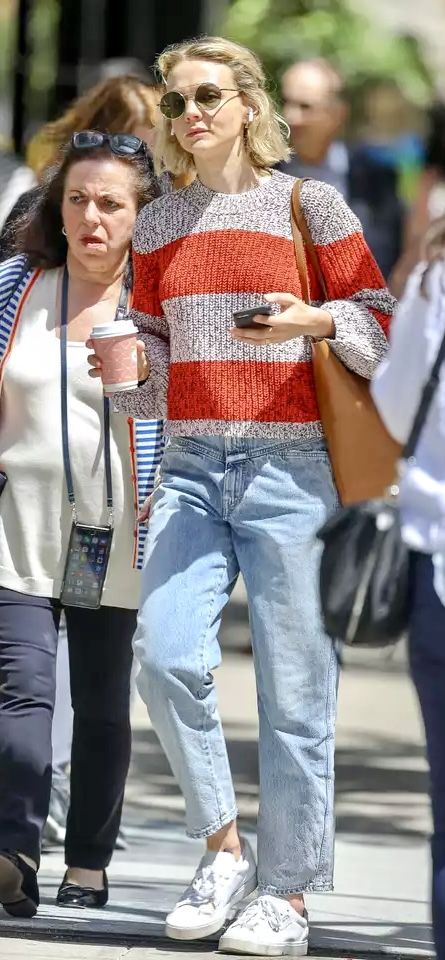 Carey Mulligan Style, Coffee In New York, Mum Fashion, Carey Mulligan, Sienna Miller, Fashionista Clothes, Celeb Style, Fashion Mistakes, Curvy Outfits