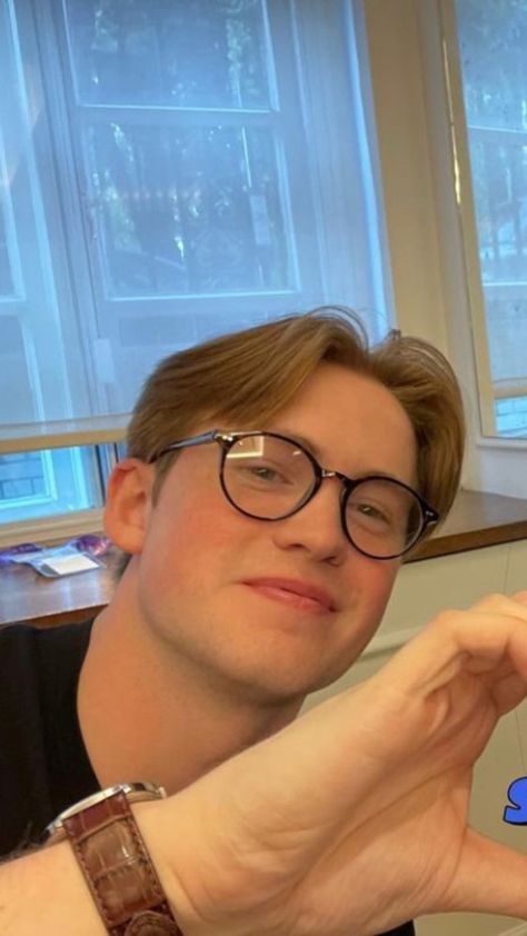 Kit Connor Glasses, Kit Connor With Glasses, Kit Conner Wallpaper, Kit Connor Wallpaper, Kit Conor, Kit Conner, Nick Nelson, Hot British Men, Heart Stopper