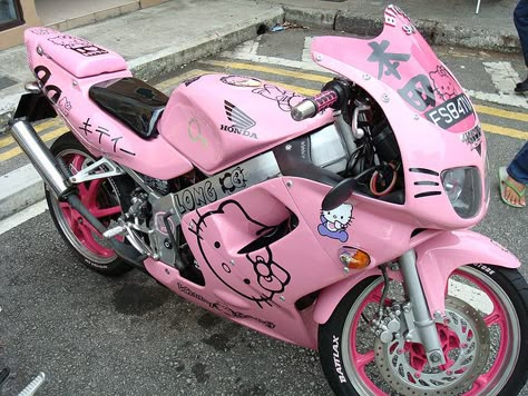 hello kitty motorcycle! Hello Kitty Bike, Moto Rose, Pink Motorcycle, Hello Kitty Car, Charmmy Kitty, Hello Kitty Aesthetic, Pretty Bike, Pink Car, Hello Kitty Pictures