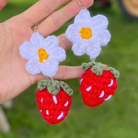 Crochet Strawberry Earrings Free Pattern Crochet Strawberry Earrings, Strawberry Earring, Random Crochet, Crocheted Daisy, Earrings Strawberry, Strawberry Earrings, Crochet Strawberry, Crochet Earrings Pattern, Crochet Daisy