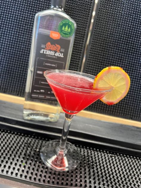 A great drink to sip on whenever! Made with Gin, strawberry liqueur and a dash of fresh lemon juice. #Drinks #Lemon @bestbarmix Food And Beverage Service, Strawberry Fizz, Strawberry Liqueur, Juice Drinks, Food And Beverage, Fresh Lemon Juice, Liqueur, Lemon Juice, Rose Wine