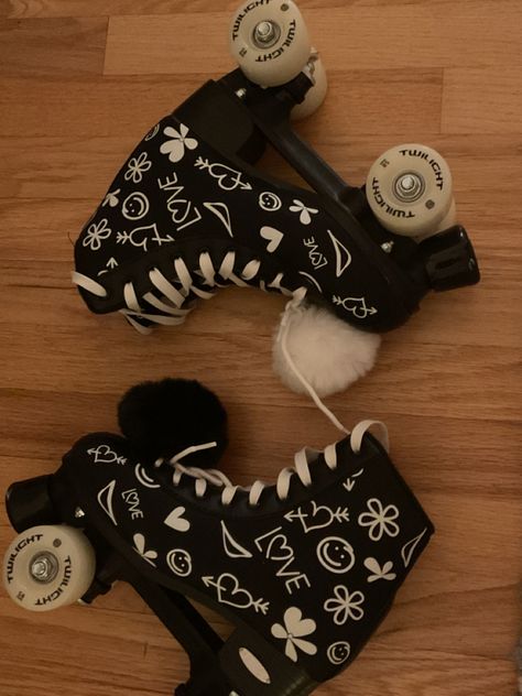 #aesthetic #rollerskating Cute Skates, Roller Skating Aesthetic Outfits, Roller Blades Aesthetic, Rollerblades Aesthetic, Aesthetic Roller Skates, Roller Blading Aesthetic, Rollerskates Aesthetic, Rollerskate Aesthetic, Rollerskating Aesthetic