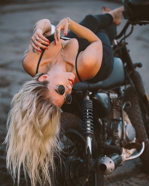 So apparently I wasn’t wrong, just impatient. You can in fact have it all, you just cant have it all at the same time. Hanging out and… Motorcycle Photo Shoot, Biker Girl Outfits, Cafe Racer Girl, Biker Photoshoot, Biker Babe, Motorcycle Photography, Bike Photoshoot, Motorbike Girl, Bike Photography