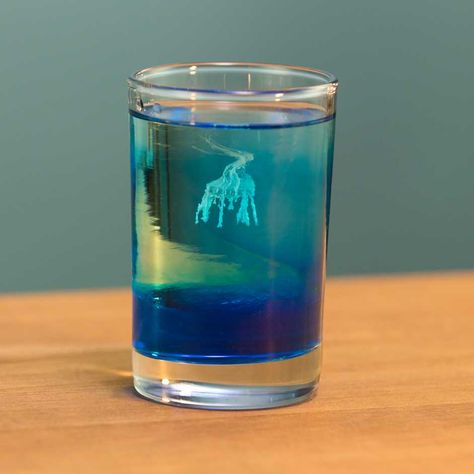 Unique Alcoholic Drinks, Fish Cocktail, Vodka Mixers, Shots Alcohol Recipes, Vodka Blue, Shooter Recipes, Drink Recipies, Alcohol Beverages, Alcoholic Desserts