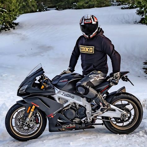 Aprilia Rsv4 1100 Factory, Bike Thoughts, Biker Photos, Aprilia Motorcycles, Aprilia Rsv4, Motorcycle Suit, Biker Love, Bike Style, Love My Boyfriend