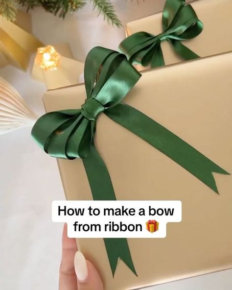 Ribbon Bow Tutorial, Christmas Present Boxes, Christmas Thoughts, Xmas Gift Wrap, Creative Gift Wraps, Gift Ribbon, Diy Gift Box, Gift Bows, Tutorial Diy