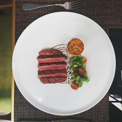 Steak And Potatoes Plating, Steak Plating, Potato Fondant, Lyonnaise Potatoes, Fondant Potatoes, Steak Potatoes, Vegetable Plate, Steak Plates, Black Garlic