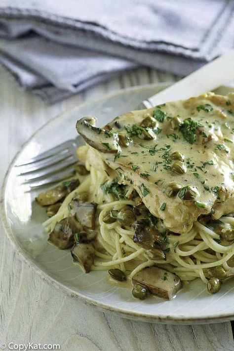 Cheesecake Factory Chicken Piccata Chicken Picada, Chicken Piccata Cheesecake Factory, Cheesecake Factory Chicken, Louisiana Chicken Pasta, Chicken Breast Recipes Dinners, Make Cheesecake, Chicken Piccata Recipe, Caper Sauce, Cheesecake Factory Recipes