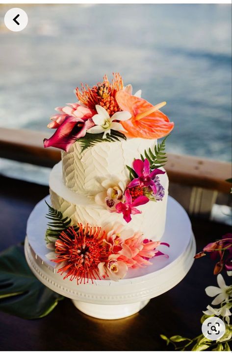 Hawaii Theme Wedding Cake, Tropical Wedding Cake Flowers, Reception At Home Decorations, Wedding Cake Hawaiian Theme, Tropical Cake Wedding, Destination Wedding Cake Ideas, Tropical Boho Wedding Cake, Tropical Theme Wedding Cake, Tropical Wedding Cake Toppers