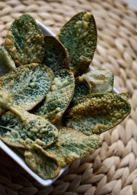 Crispy Sage Leaves, Fried Sage Leaves, Recipes With Sage Leaves, Savory Halloween Appetizers, Fried Sage Leaves Recipe, Recipes With Sage, Forest Food, Fried Sage, Sage Recipes