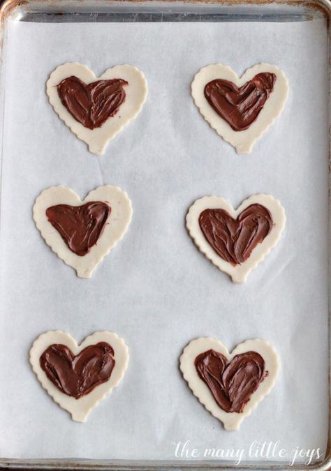 Strawberry Nutella Heart-shaped Hand Pies - The Many Little Joys Nutella Hand Pies, Nutella Heart, Puff Pastry Hearts, Pastry Hearts, Nutella Puff Pastry, Brownie Pudding, Strawberry Nutella, Valentine Desserts, Chocolate Lava Cake