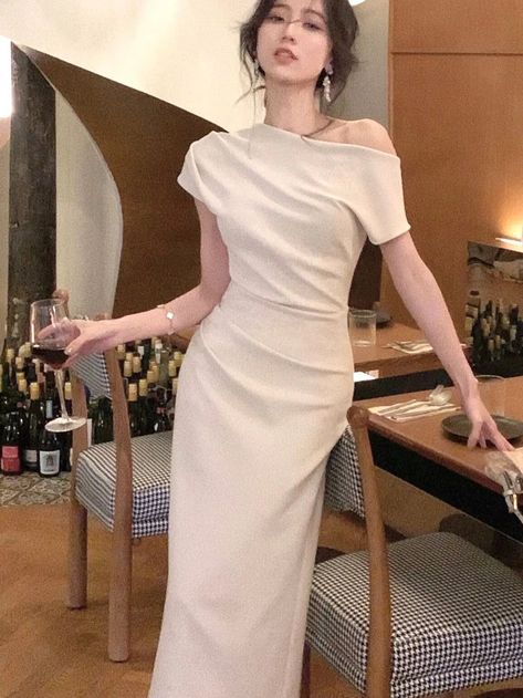 Korean One Piece, Long Dress Summer, Chique Outfit, Midi Party Dress, Evening Party Dresses, Backless Midi Dress, Prom Midi Dress, One Piece Clothing, Elegant Midi Dresses