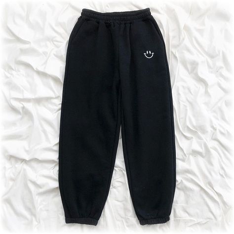 [PaidLink] 29 Trendiest Black Sweatpants Women Advice To Try Out #blacksweatpantswomen Loose Cotton Pants, Satin Joggers, Cute Sweatpants, Fall Blazer, Loose Fitting Pants, Comfy Sweatpants, Warm Pants, Mens Dress Pants, Dr Closet