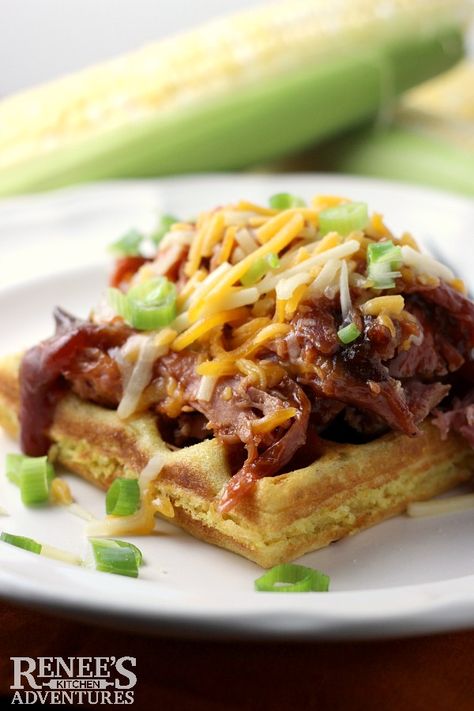 Crispy Cornbread, Cornbread Waffles, Foods With Iron, Waffle Toppings, Pulled Pork Recipes, Grill Recipes, Corn Bread Recipe, Bbq Pulled Pork, Dinner Food