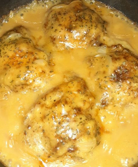 Smothered Chicken Thighs, Easy Smothered Chicken, Smothered Chicken Recipe, Chicken Thighs In Oven, Smothered Chicken Recipes, Chicken Thighs Dinner, Simple Delicious Recipes, Crockpot Chicken Thighs, Baked Recipes