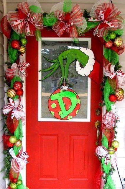 Grinch door Grinch Diy, Room Parent, Grinch Decorations, Pinterest Christmas, Grinch Christmas Party, Whoville Christmas, Christmas Door Decoration, Grinch Christmas Tree, Grinch Christmas Decorations