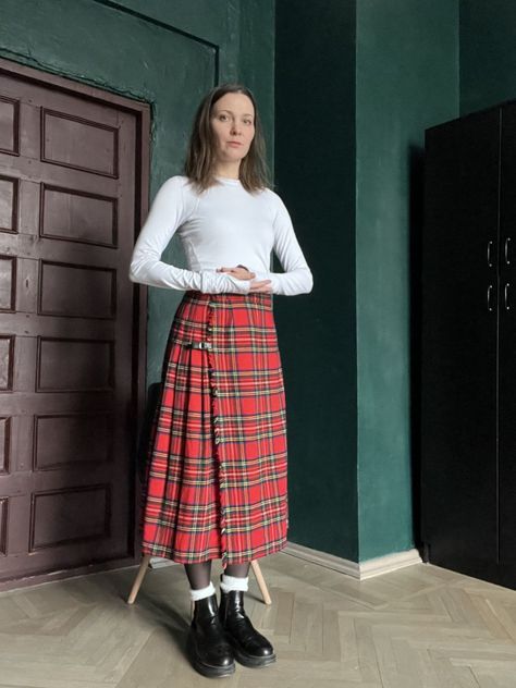 Checked Skirt, Kilt Outfits, Tartan Kilt, Dress Skirts, Autumn Winter 2024, Winter Outfit Ideas, Style Winter, Kilt, Style Profile