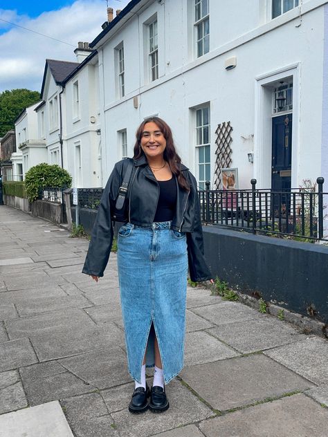 Long Denim Skirt Outfit Curvy, Denim Midi Skirt Outfit Midsize, Maxi Denim Skirt Outfit Mid Size, Maxi Skirt Outfit Winter Plus Size, Long Jean Skirt Plus Size, Long Skirt Outfits Plus Size Casual, Denim Midi Skirt Outfit Plus Size, Plus Denim Skirt Outfit, Denim Maxi Skirt Outfit Plus Size