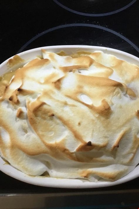 Banana Pudding with Meringue | "Being from the deep South I grew up with this recipe. My mother used to make it for church socials and family reunions. " #dessertrecipes #dessertideas #sweettreats Banana Pudding With Meringue, Hot Puddings, Cozy Recipes, No Bake Banana Pudding, Homemade Banana Pudding, Banana Dessert Recipes, Meringue Recipe, Homemade Pudding, Banana And Egg