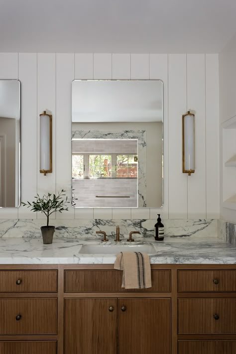 In Los Gatos, CA, Ling Law Creates a Modern Organic Sanctuary | Rue California Contemporary Bathroom, Dreamy Master Bathrooms, Marie Flanigan Bathroom, Light And Dwell Bathroom, Nancy Meyers Bathroom Aesthetic, Organic Master Bath, Amber Lewis Bathroom, Cool Toned Bathroom, Zellige Bathroom