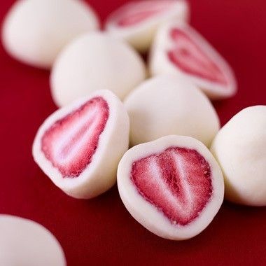 Dip strawberries in Greek yogurt and freeze. Healthy snack, extra protein. Yogurt Covered Strawberries, Junk Foods, Healthy Afternoon Snacks, Snack Dip, Strawberry Dip, Think Food, Diet Keto, Slushies, Afternoon Snacks