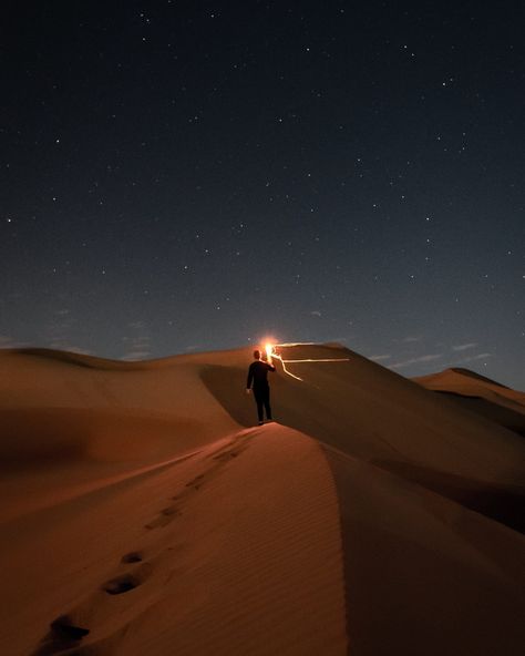 🌙✨ Lost in the starry desert night 🌌🌵 #desertnight #desertlife #starrynight #nightphotography #desertvibes #stargazing #desert #adventure #travel #wanderlust #beautiful #nature #photography #nighttime #peace #quiet #sky #stars #galaxy #cosmic #universe Desert Night Sky, Desert Stars, Beautiful Nature Photography, Cosmic Universe, Desert Adventure, Desert Night, Sky Stars, Desert Life, Desert Vibes