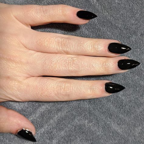 Holo Taco One Coat Black Stiletto Mani Black Pointy Nails Short, Short Black Nails Stilleto, Black Acrylic Nails Short Pointy, Nails Stilleto Short, Short Pointy Black Nails, Short Stelito Nails Black, Sharp Black Acrylic Nails, Short Sharp Black Nails, Sharp Nails Short