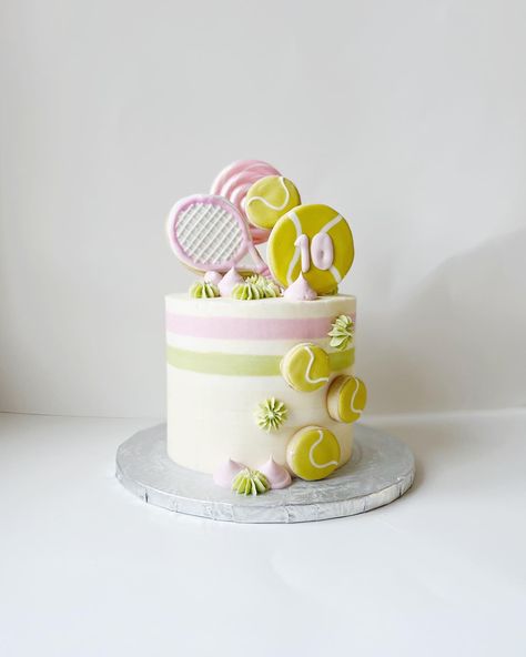 Tennis Instagram, Tennis Birthday Party, Tennis Cake, Sports Themed Cakes, Tennis Birthday, Minion Birthday Cake, White Birthday Cakes, Retro Tennis, 13 Birthday Cake