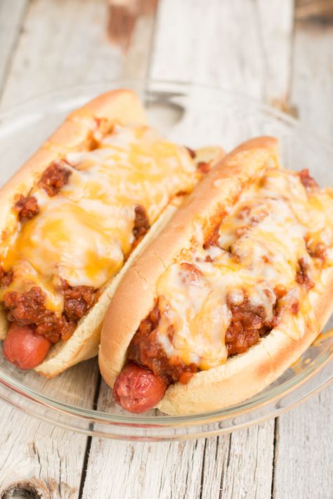 Pretzel Hot Dog Buns, Chili Hotdogs, Chili Cheese Dog Recipe, Chili Cheese Dogs, Cheese Dog, Chili Dogs, Hot Dog Recipes, Chili Cheese, Crock Pot Cooking