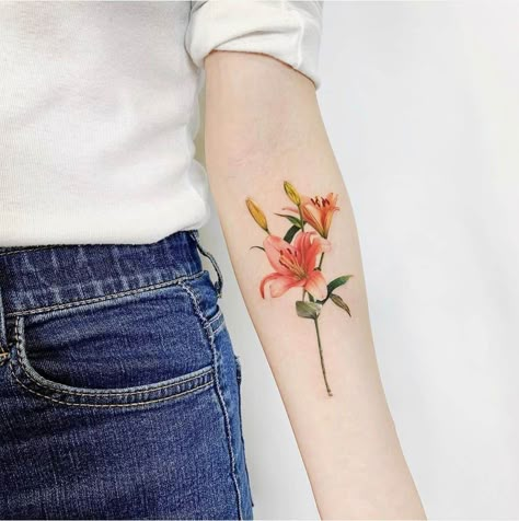 Lily Flower Tattoo, Wrist Tats, Lily Tattoo Meaning, Tiger Lily Tattoos, Lily Tattoos, Lily Tattoo Design, Tattoo Tiger, Lily Flower Tattoos, Abstract Tattoo Designs