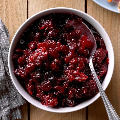 Triple Cranberry Sauce Recipe: How to Make It Vegetarian Christmas Dinner, Lemon Cranberry, Traditional Thanksgiving Recipes, Vegetarian Christmas, Best Thanksgiving Recipes, Cranberry Sauce Recipe, Thanksgiving Dishes, Christmas Food Dinner, Thanksgiving Sides