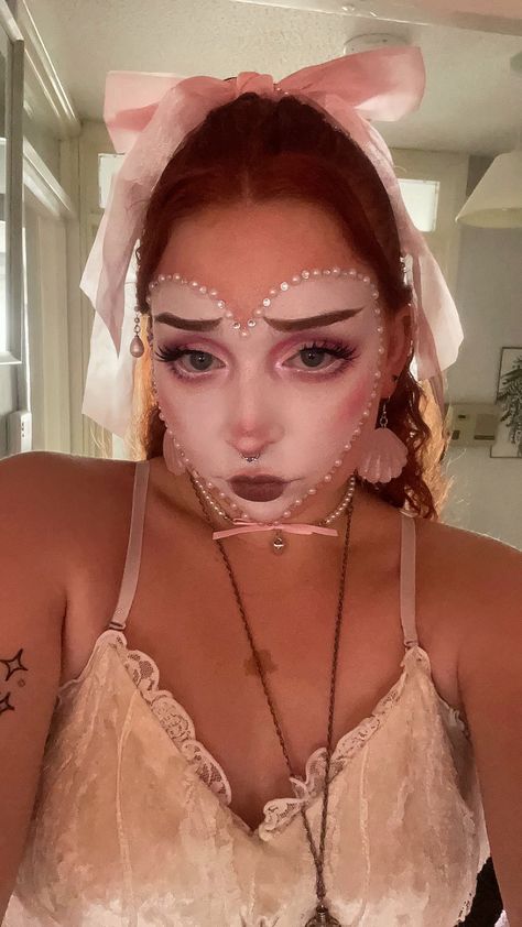 white base makeup pink editorial clown look coquette goth alternative blush pearl  bow aesthetic Coquette Clown Costume, Coquette Clown Makeup, Doll Clown Makeup, Cute Clown Halloween Makeup, Clown Heart Makeup, Clown Makeup Heart, White Base Makeup, Clown Goth Makeup, Coquette Clown