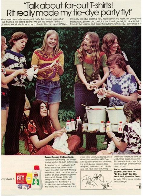 Rit Dye - Vintage Advertisement - Tie Dye Party Rit Tie Dye, Vintage Fashion 1970, Seventeen Magazine Fashion, Just Seventeen, Tie Die Shirts, Tie Dye Knots, Diy Tie Dye Shirts, Tie Dye Party, Rit Dye