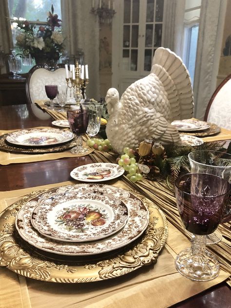 Thanksgiving Table Settings Vintage, Old Money Thanksgiving, Fruit Table Setting, Thanksgiving Tablescapes Elegant, Harvest Fruit, Fruit Table, Pretty Table Settings, Thanksgiving Table Setting, Thanksgiving Crafts Diy