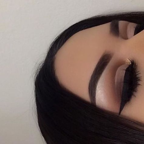 Prom Eyeliner, Eyebrow Goals, Fake Lashes Makeup, Prom Makeup For Brown Eyes, Eyeliner Lashes, 2016 Makeup, Birthday Makeup Looks, Makeup Tumblr, Eyeliner Eyebrows