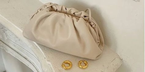 Exclusive Bottega Veneta pouch bags you won't find anywhere else – Emirates Woman Cream Aesthetic, Bags Aesthetic, Beige Aesthetic, Bow Sneakers, Spring Trends, Golden Girls, Chanel Black, Mode Inspiration, Pouch Bag