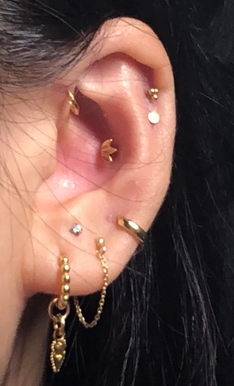 Lobes Piercing, Stacked Lobes, 3 Lobe Piercings, Stacked Lobe, Piercing Lobe, Piercings Earrings, Cool Ear Piercings, Pretty Ear Piercings, Stylist Tattoos