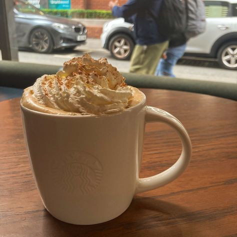 starbucks mug warm cozy coffee shop cafe pumpkin spice latte hot drink psl Pumpkin Spice Latte Starbucks, Starbucks Psl, September Moodboard, Autumn Drinks, Fall Starbucks, Autumn Core, Starbucks Pumpkin Spice Latte, Hate Summer, Starbucks Mug